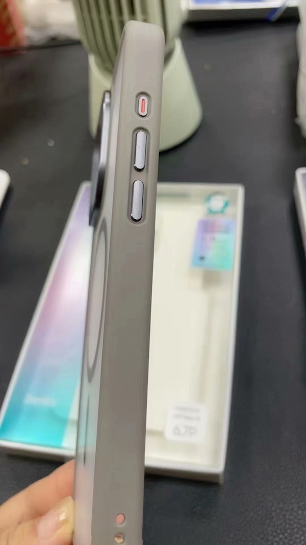 蘋果 iPhone 15 Pro 機模與 iPhone 14 Pro 對比:全新固態按鍵 蘋果 iPhone 15 Pro 機模與 iPhone 14 Pro 對比:全新固態按鍵